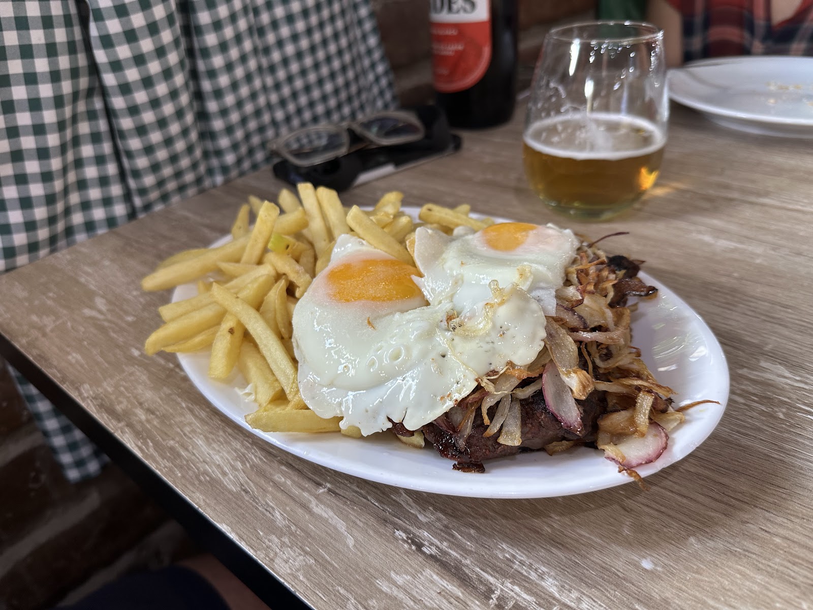 Nido de Cóndores — Oficiais
