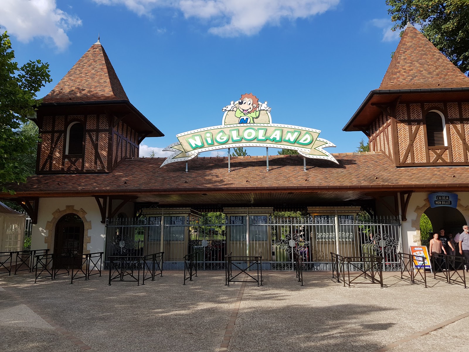 Nigloland — Oficiais