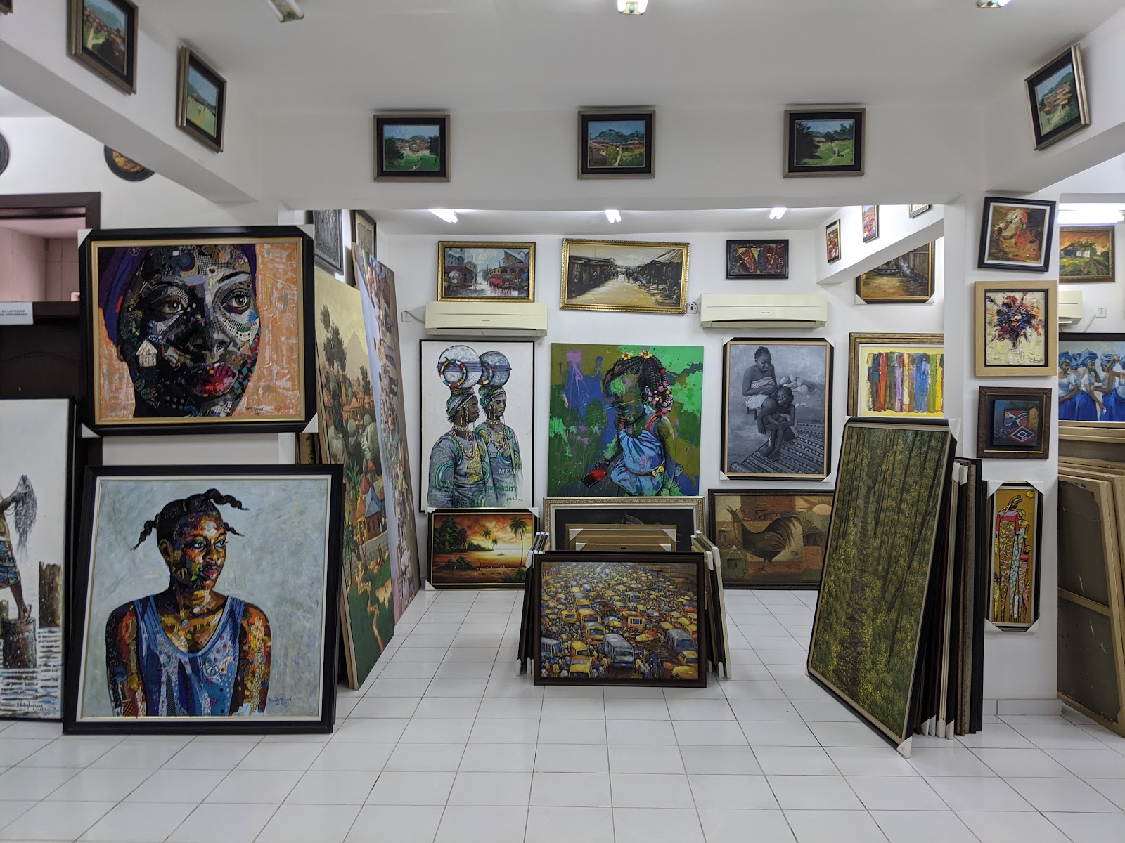 Nike Art Gallery — Oficiais