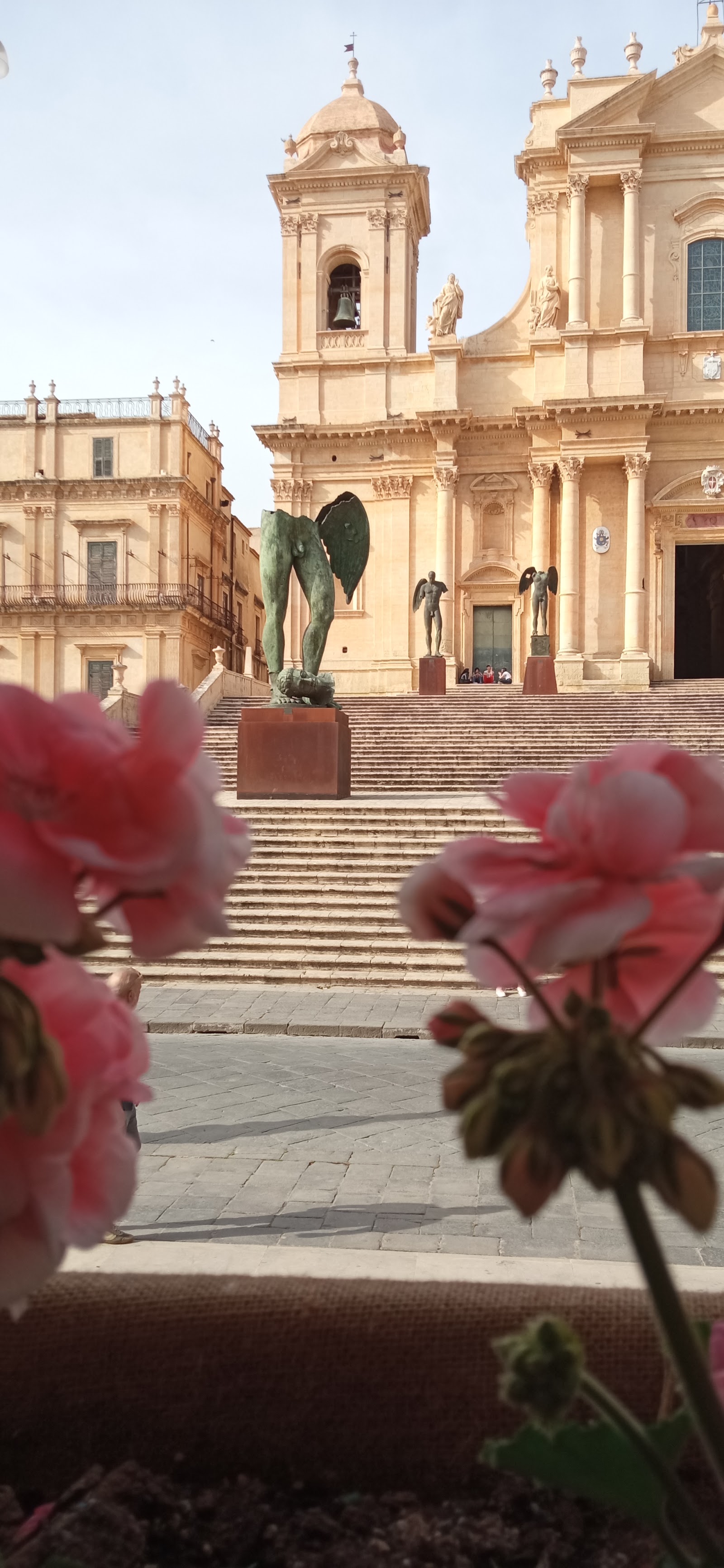 Noto — Oficiais