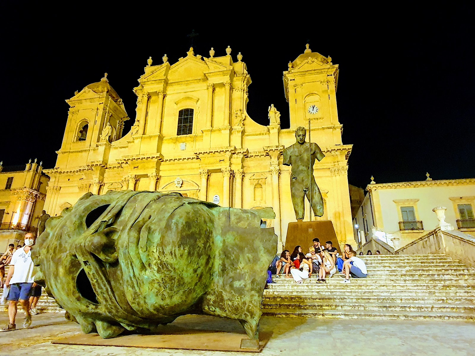 Noto — Oficiais
