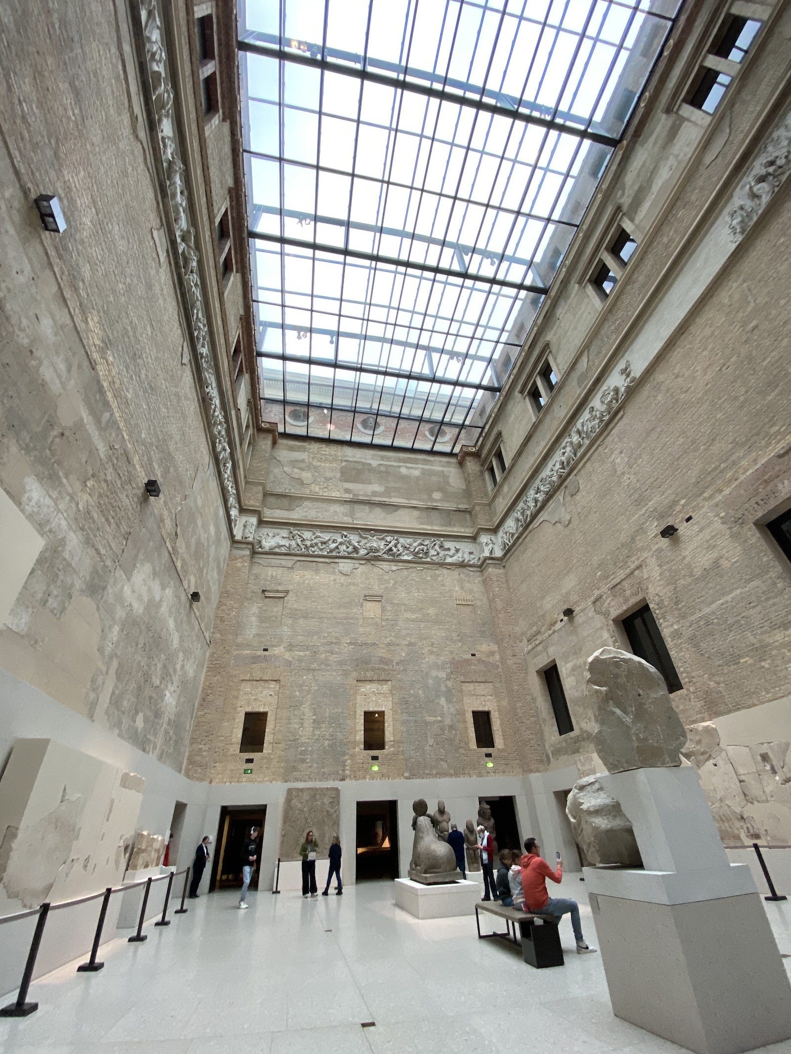 Novo Museu — Oficiais