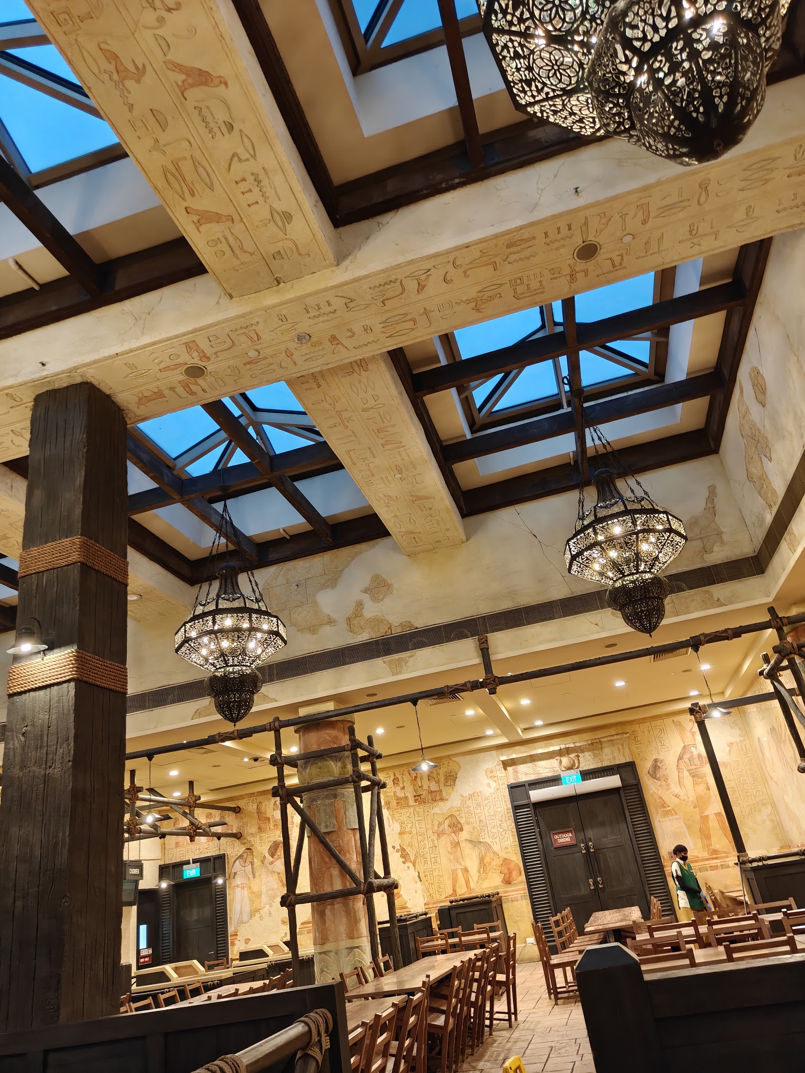 Oasis Spice Cafe — Oficiais
