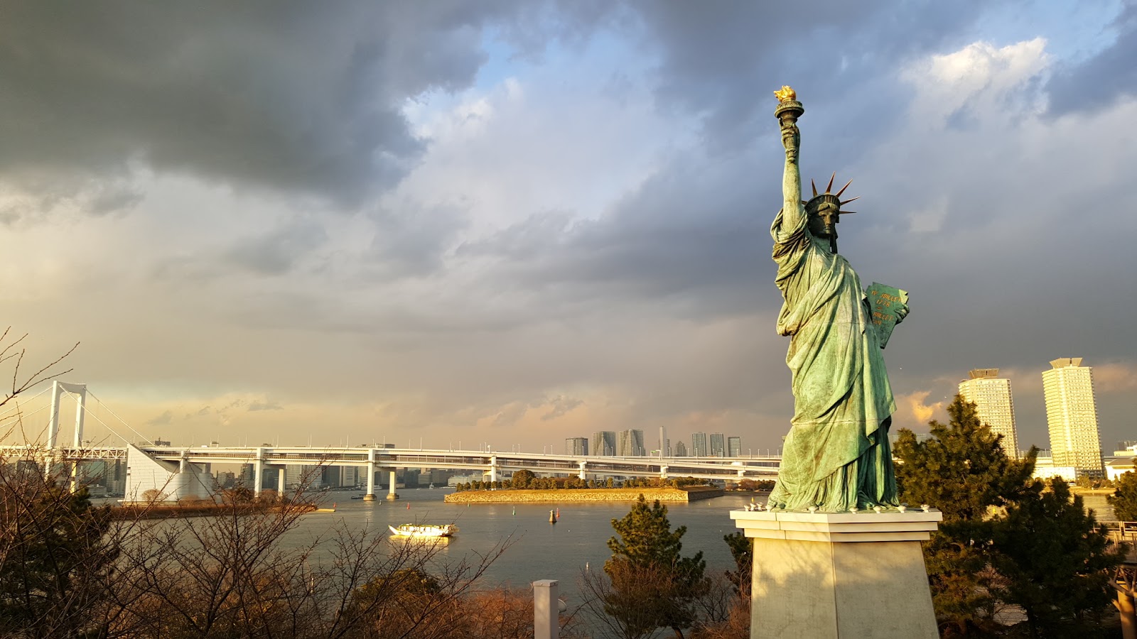 Odaiba — Oficiais