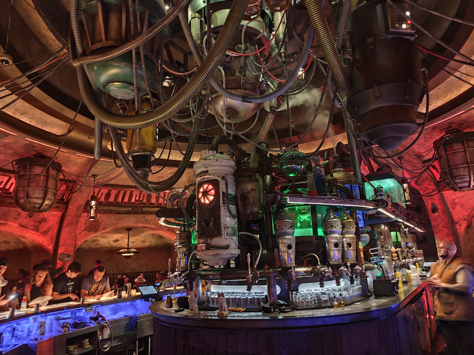 Oga's Cantina — Oficiais