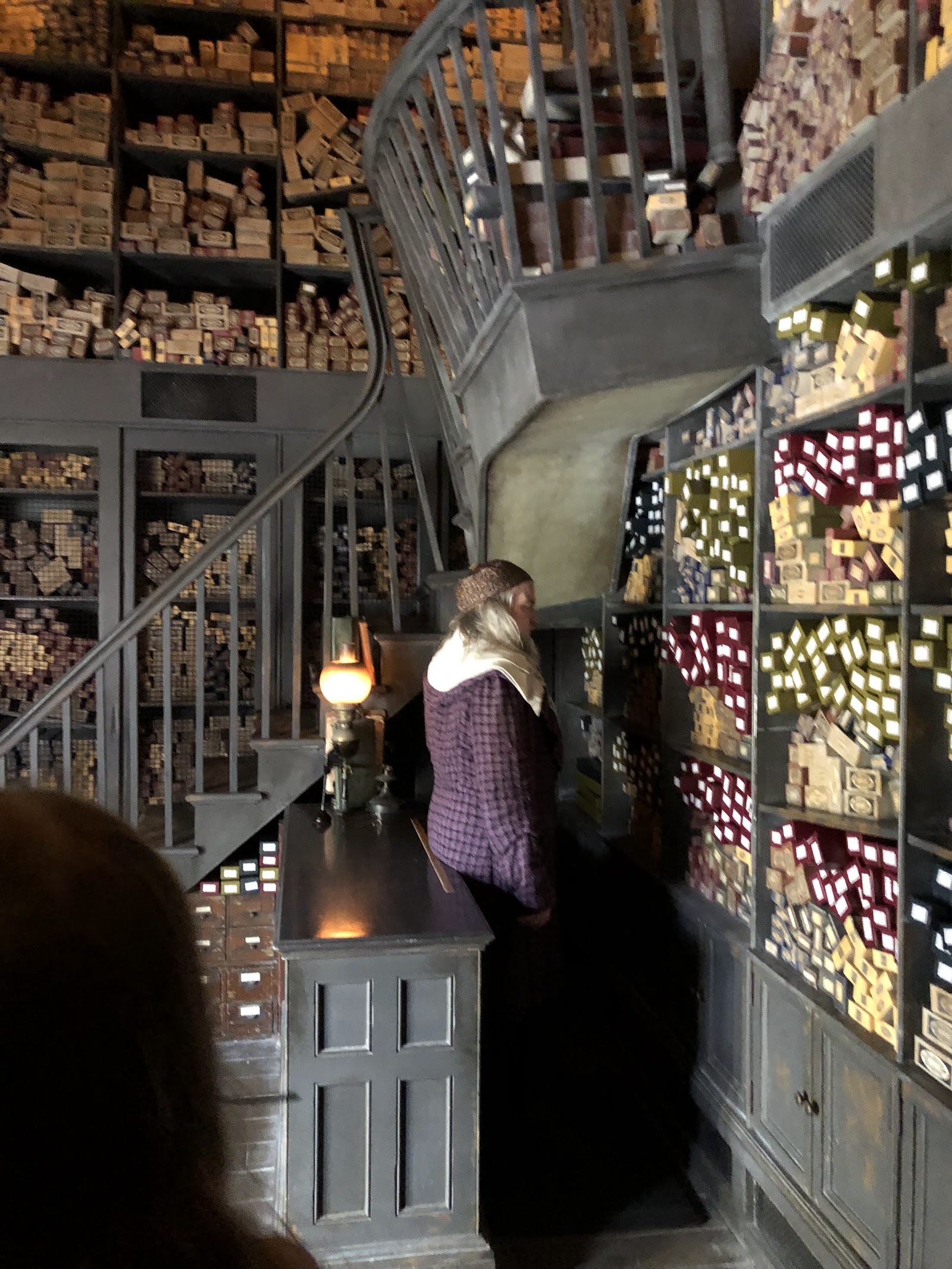 Ollivanders — Oficiais