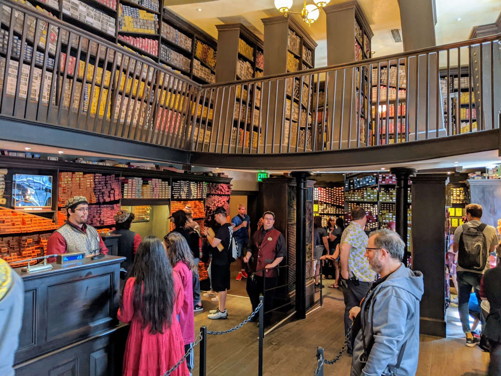 Ollivanders — Oficiais