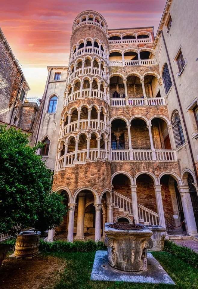 Palácio Contarini del Bovolo