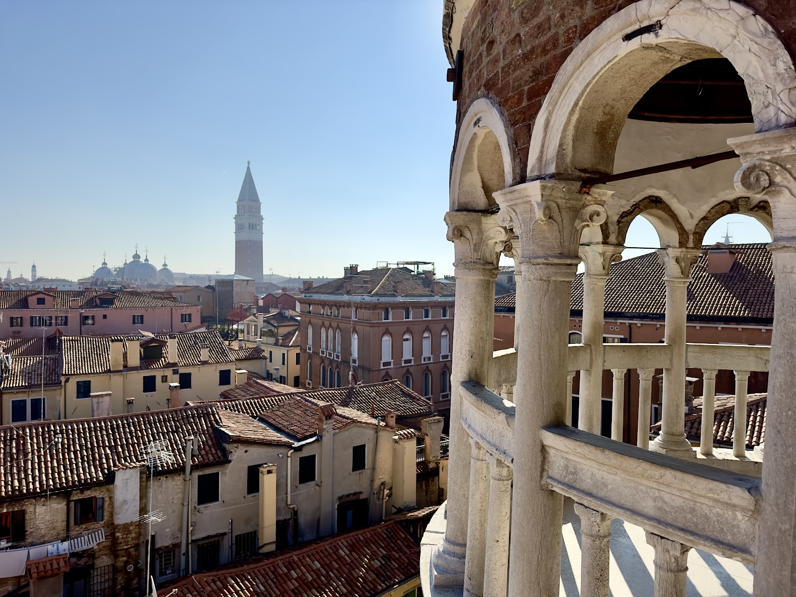 Palácio Contarini del Bovolo — Oficiais