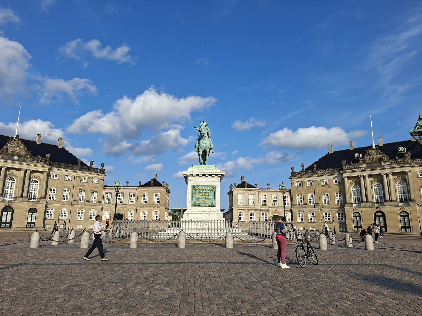 Palácio de Amalienborg — Oficiais