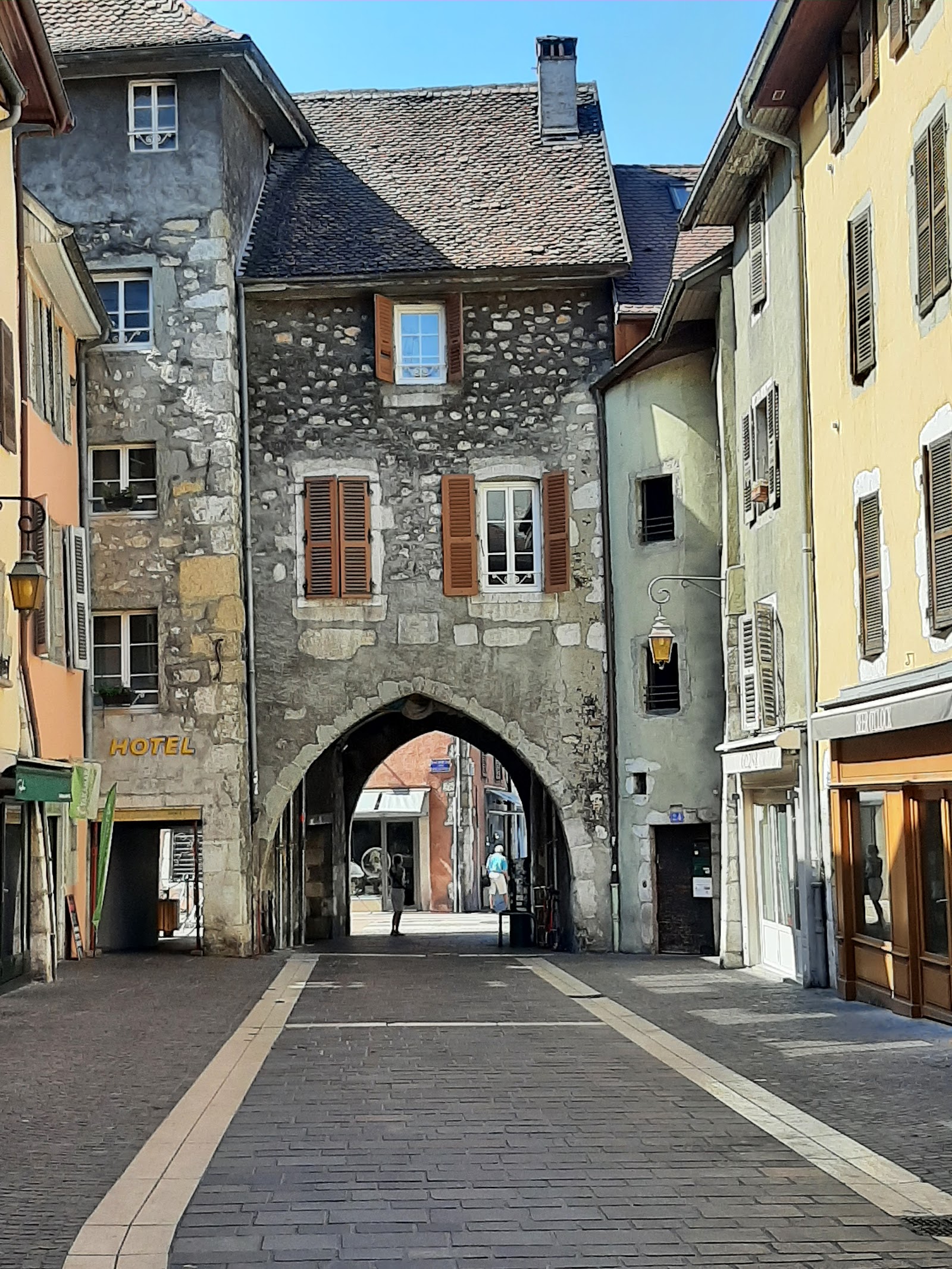 Palácio de l'Isle — Oficiais