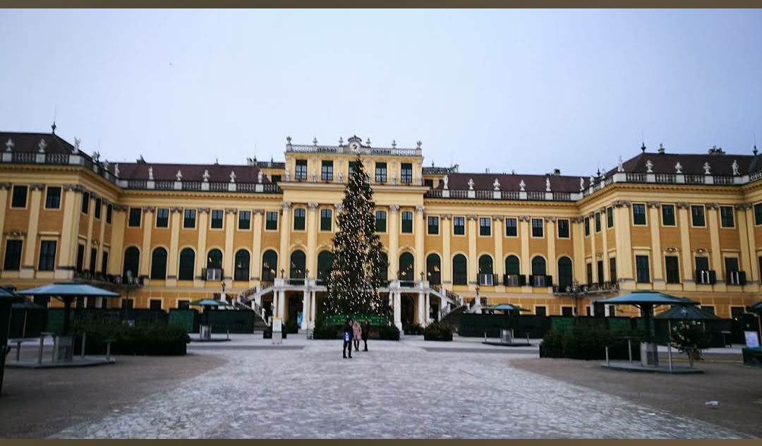 Palácio de Schönbrunn — Oficiais