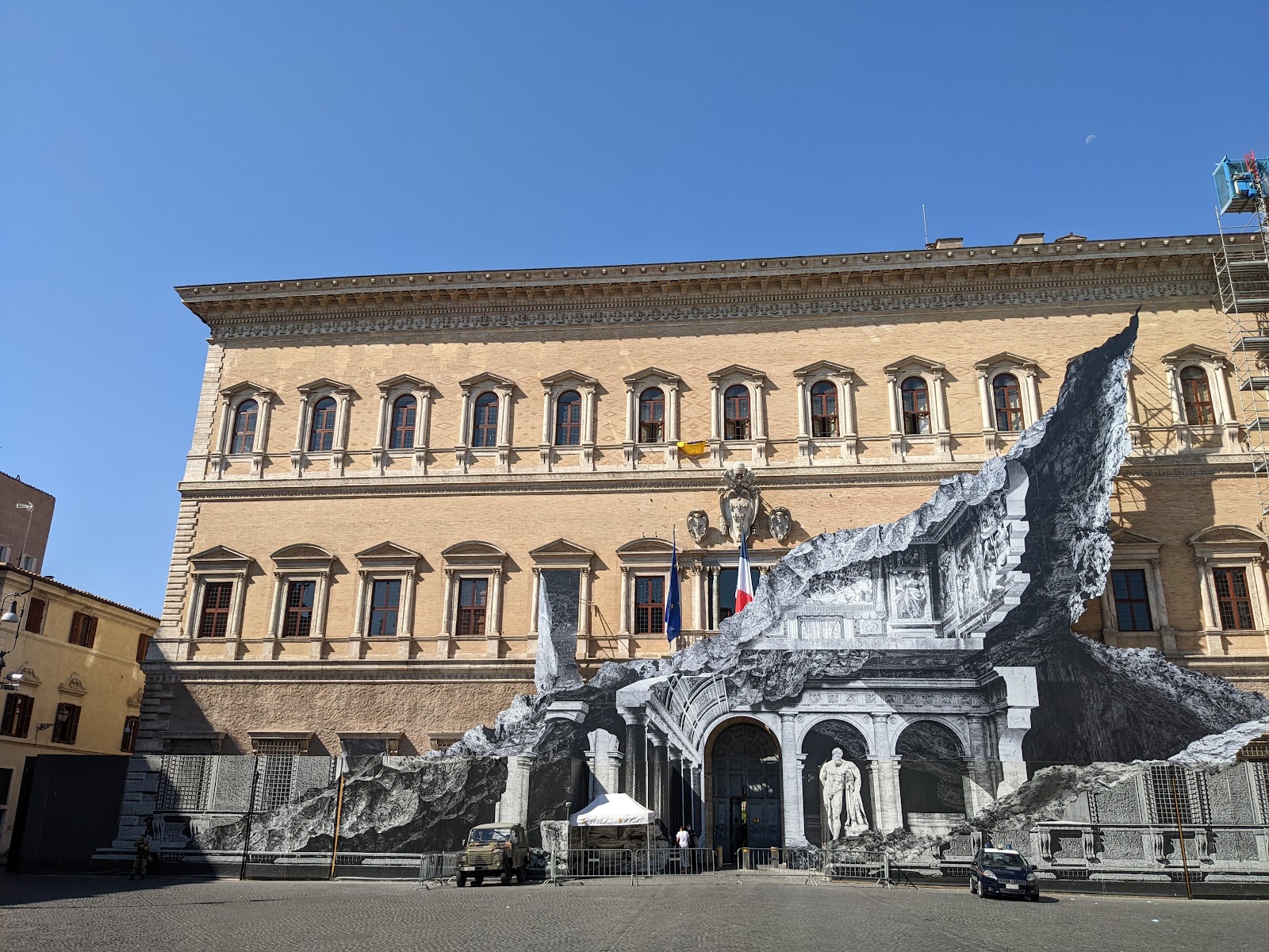 Palácio Farnésio — Oficiais