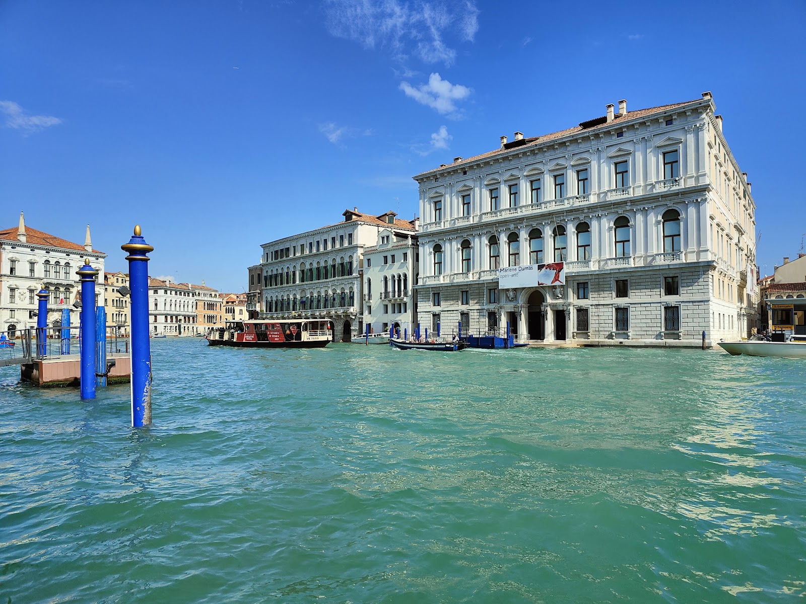 Palazzo Grassi — Oficiais