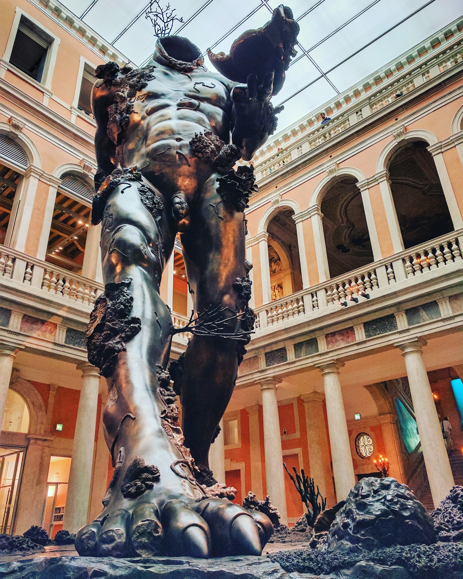 Palazzo Grassi — Oficiais