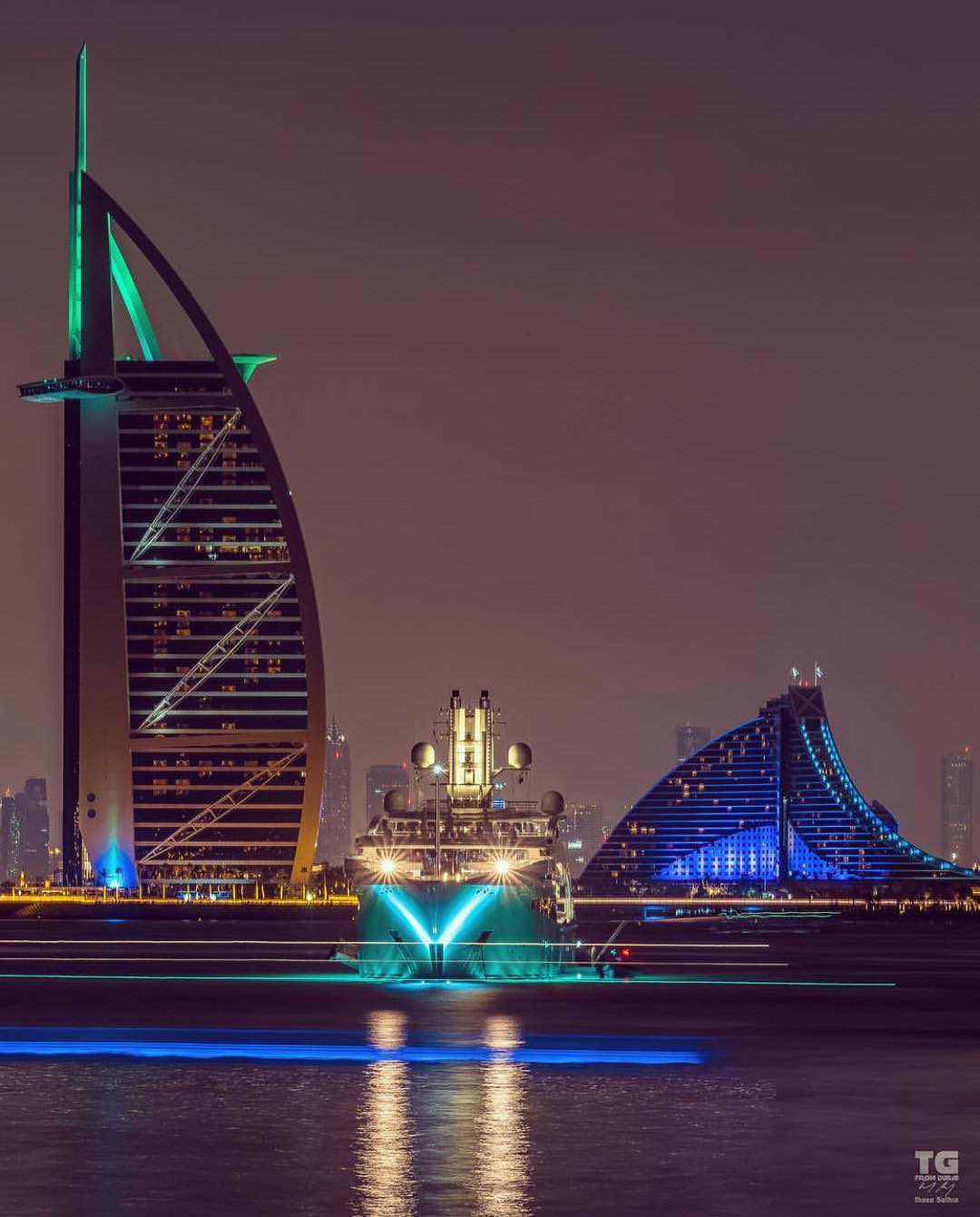 Palmeira Jumeirah — Oficiais