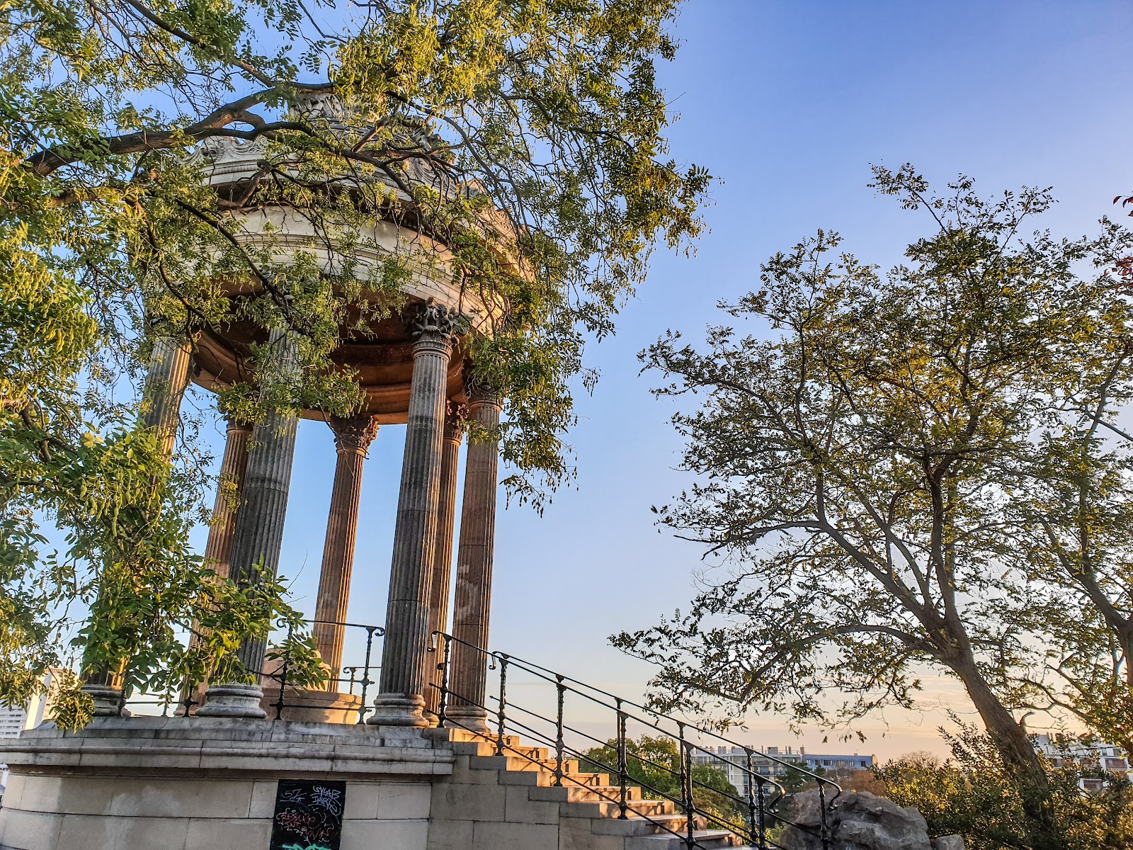 parque des buttes chaumon — Oficiais