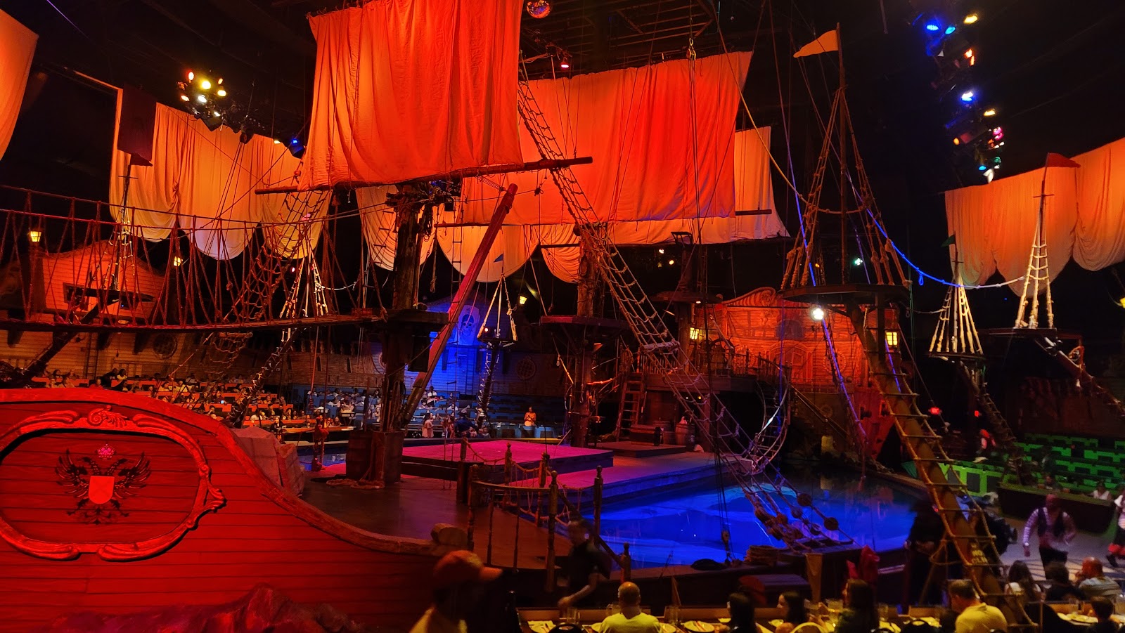 Pearl's Pirate Adventure — Oficiais