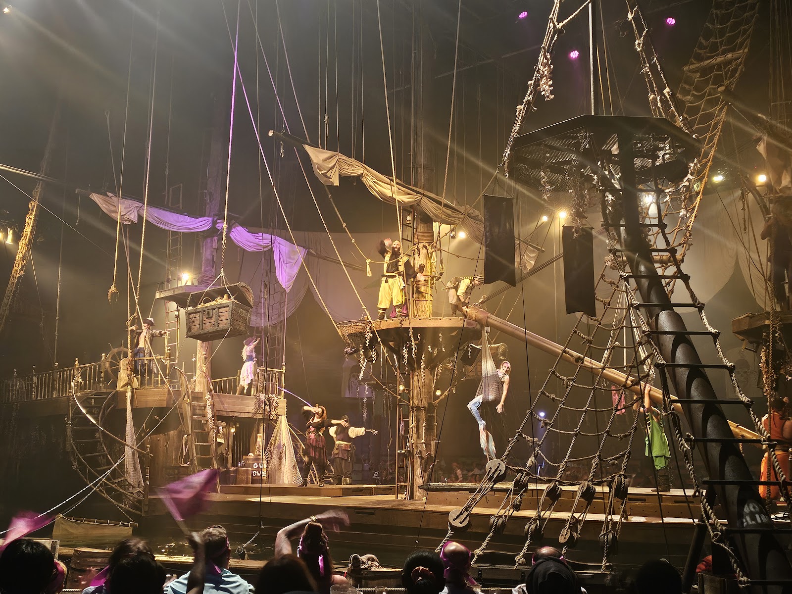 Pearl's Pirate Adventure — Oficiais