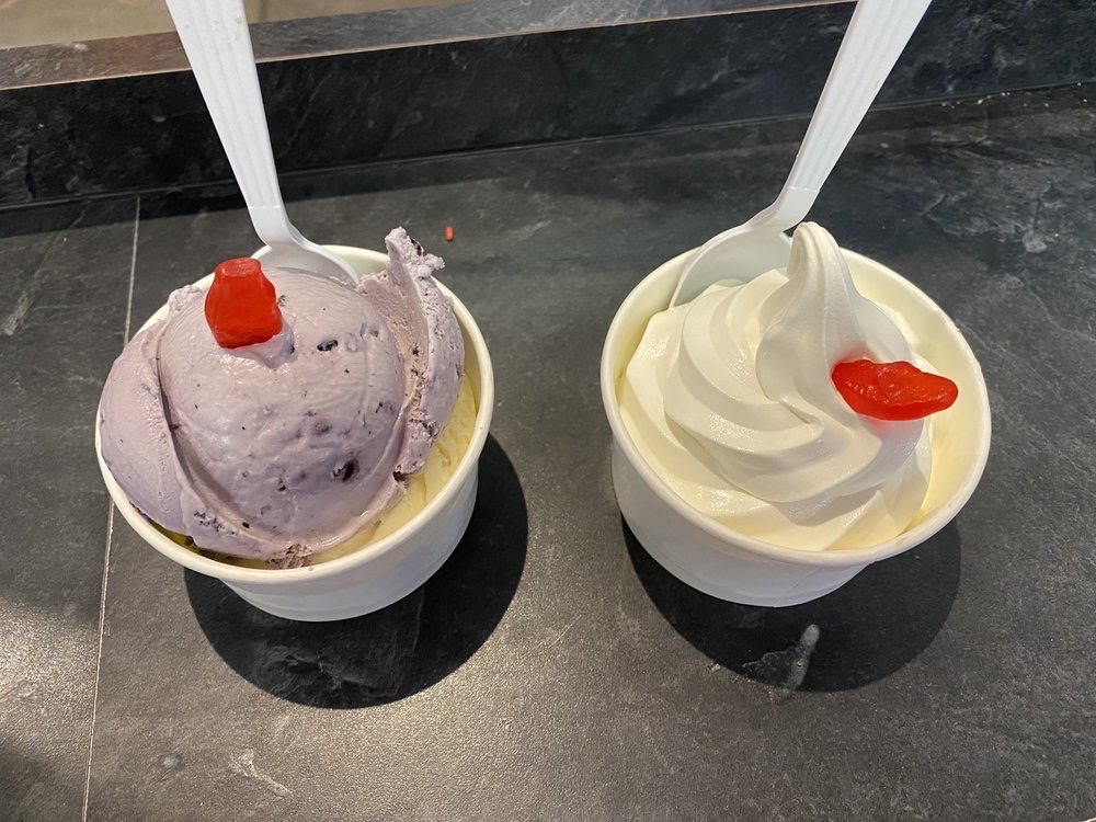 Penguin Ice Cream Shop — Oficiais