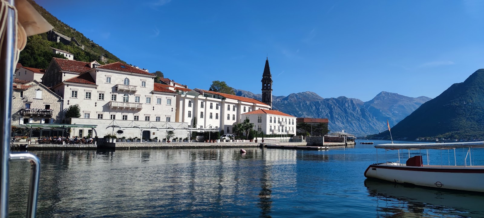 Perast — Oficiais