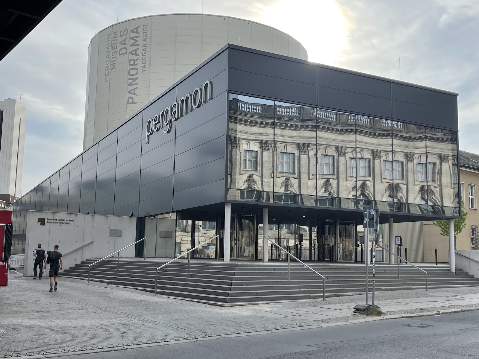 Pergamon Museum. The Panorama — Oficiais