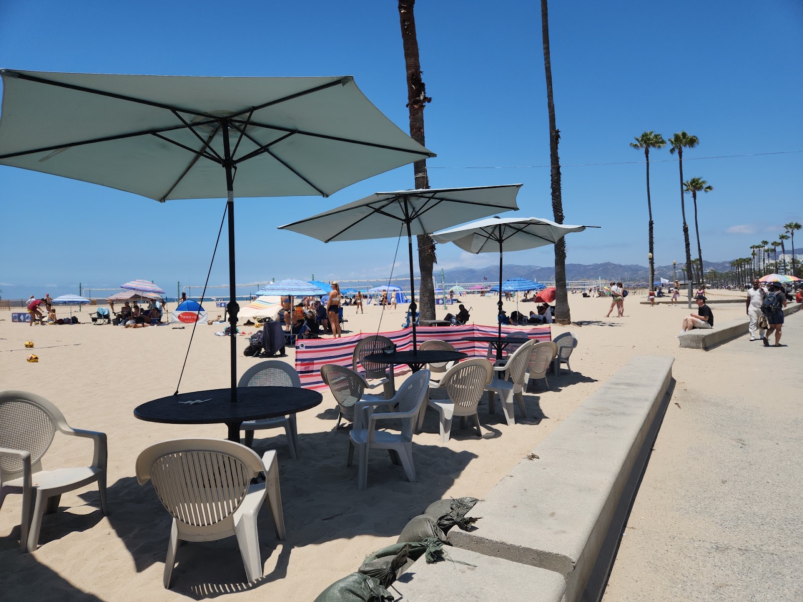 Perry's Cafe and Beach Rentals