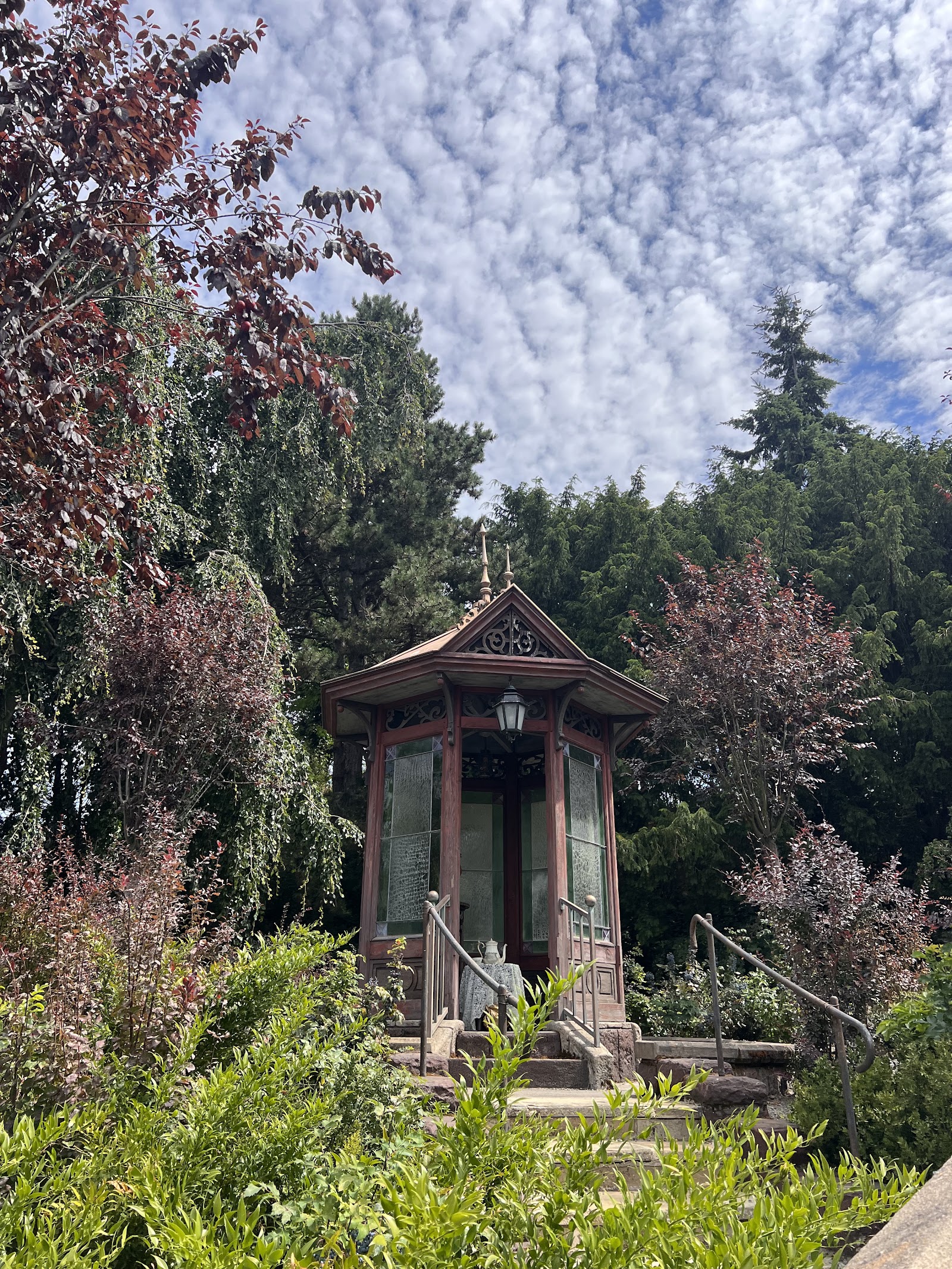 Phantom Manor — Oficiais