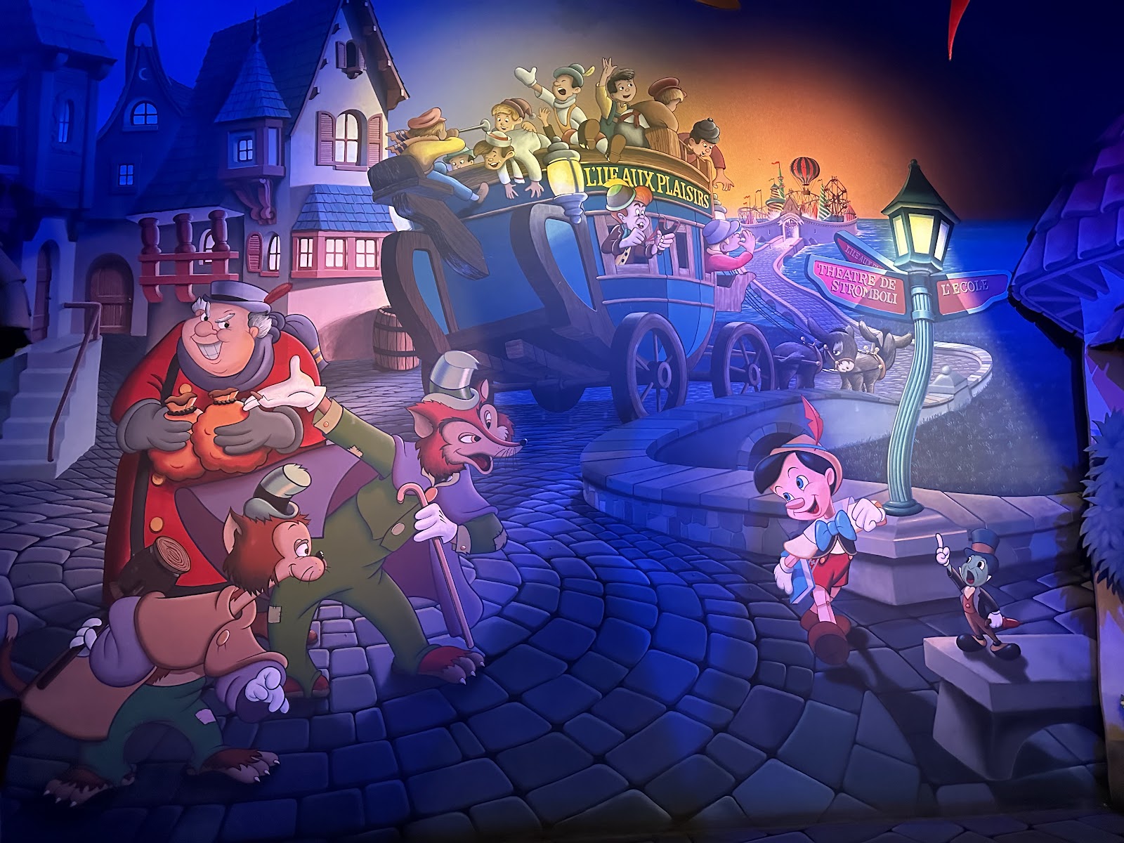 Pinocchio's Daring Journey — Oficiais