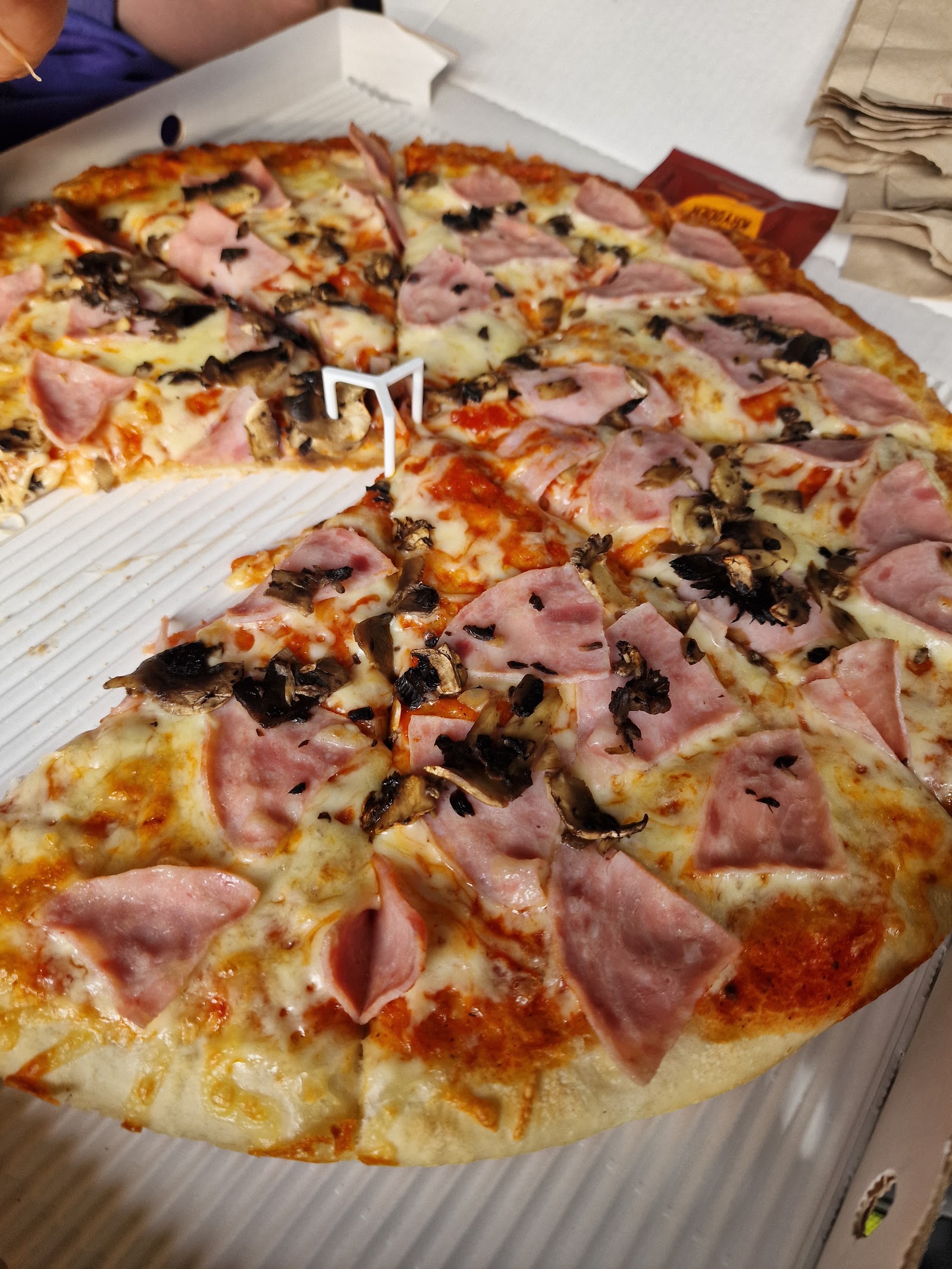 Pizzabakeren Kongeparken — Oficiais