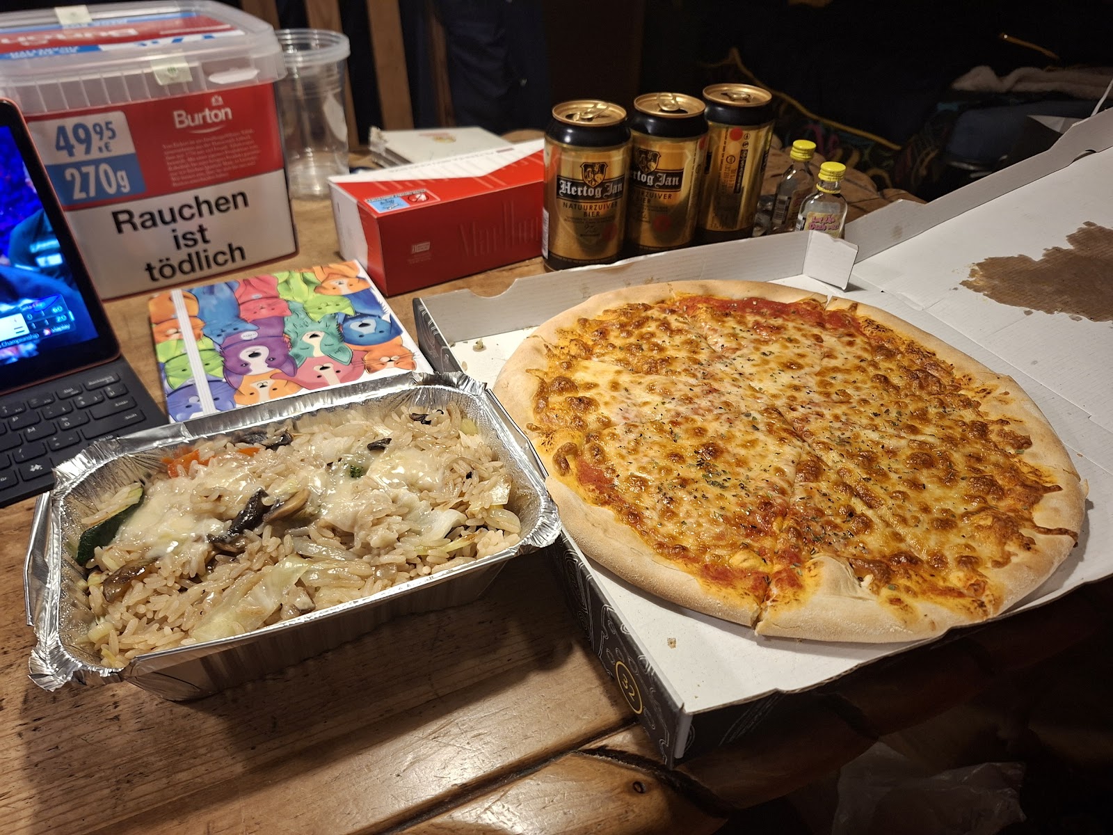 Pizzeria — Oficiais