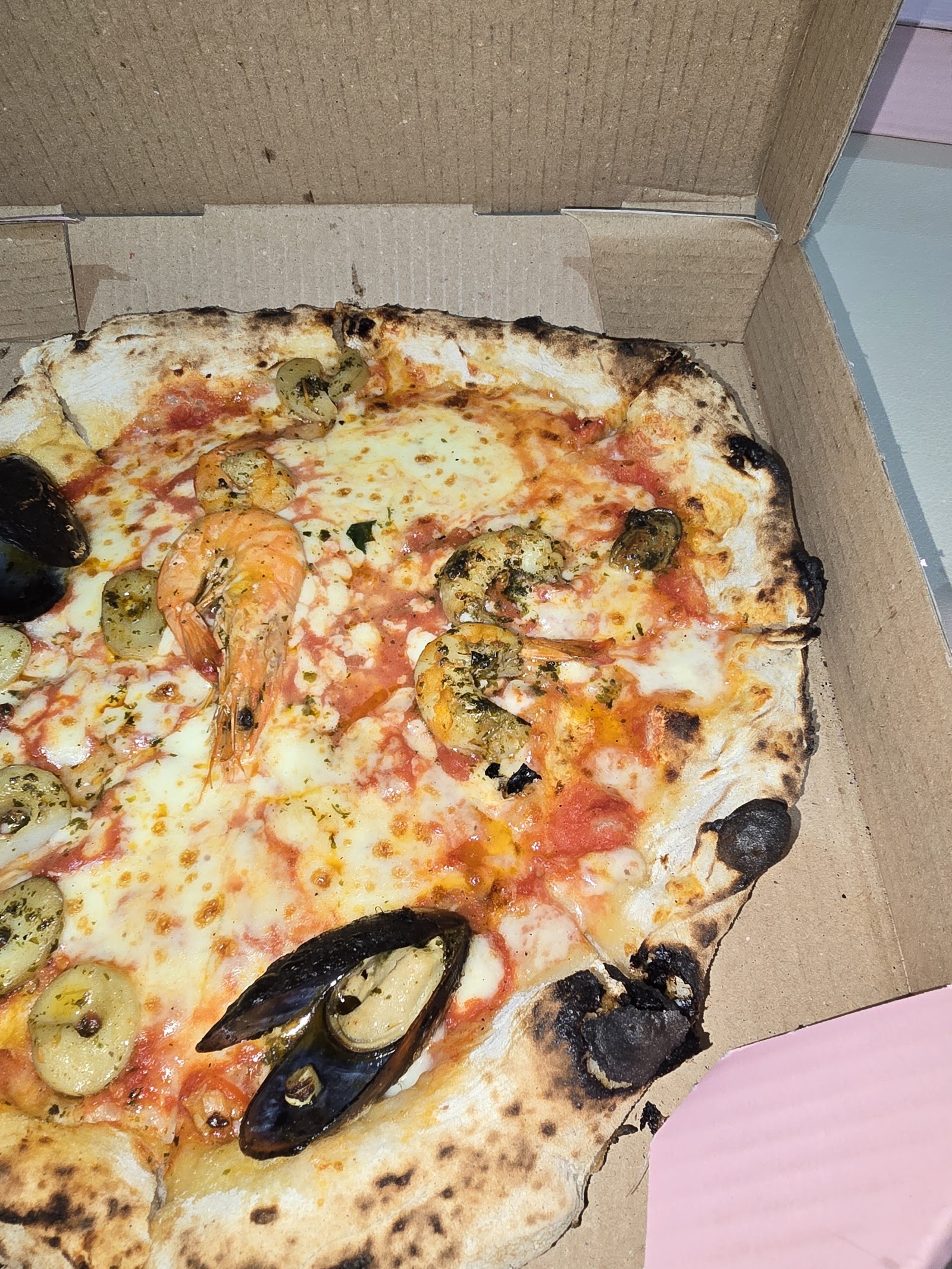 Pizzéria — Oficiais