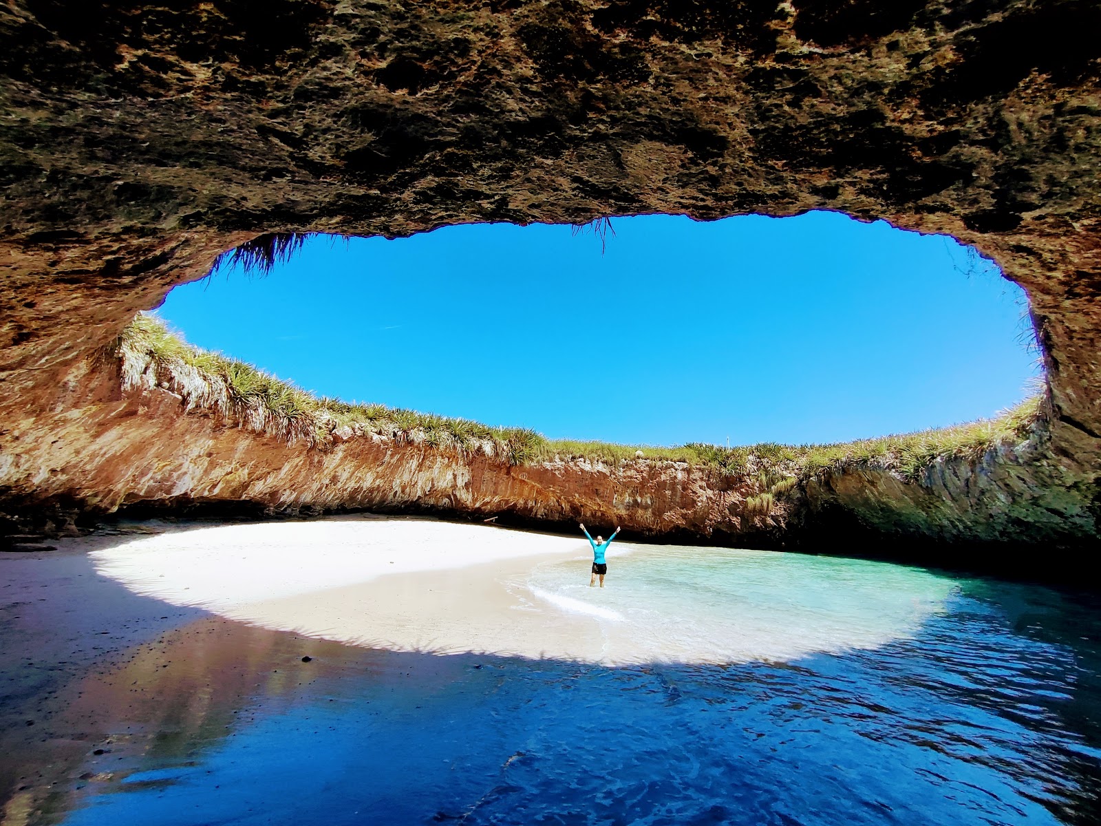 Playa Escondida — Oficiais