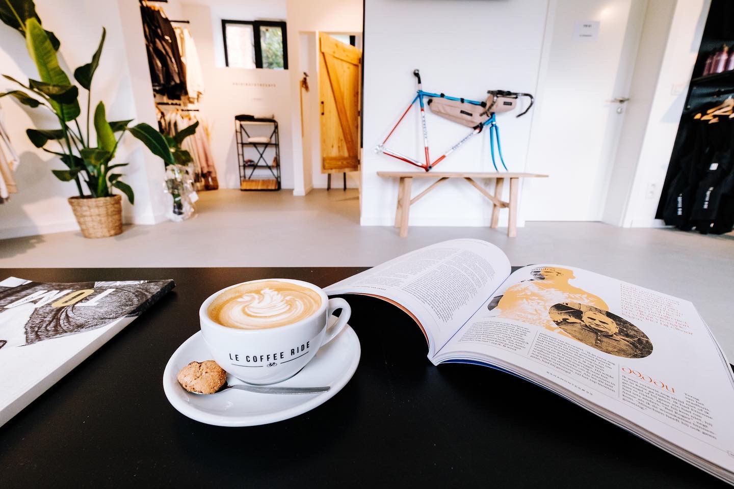 Plop Café — Oficiais