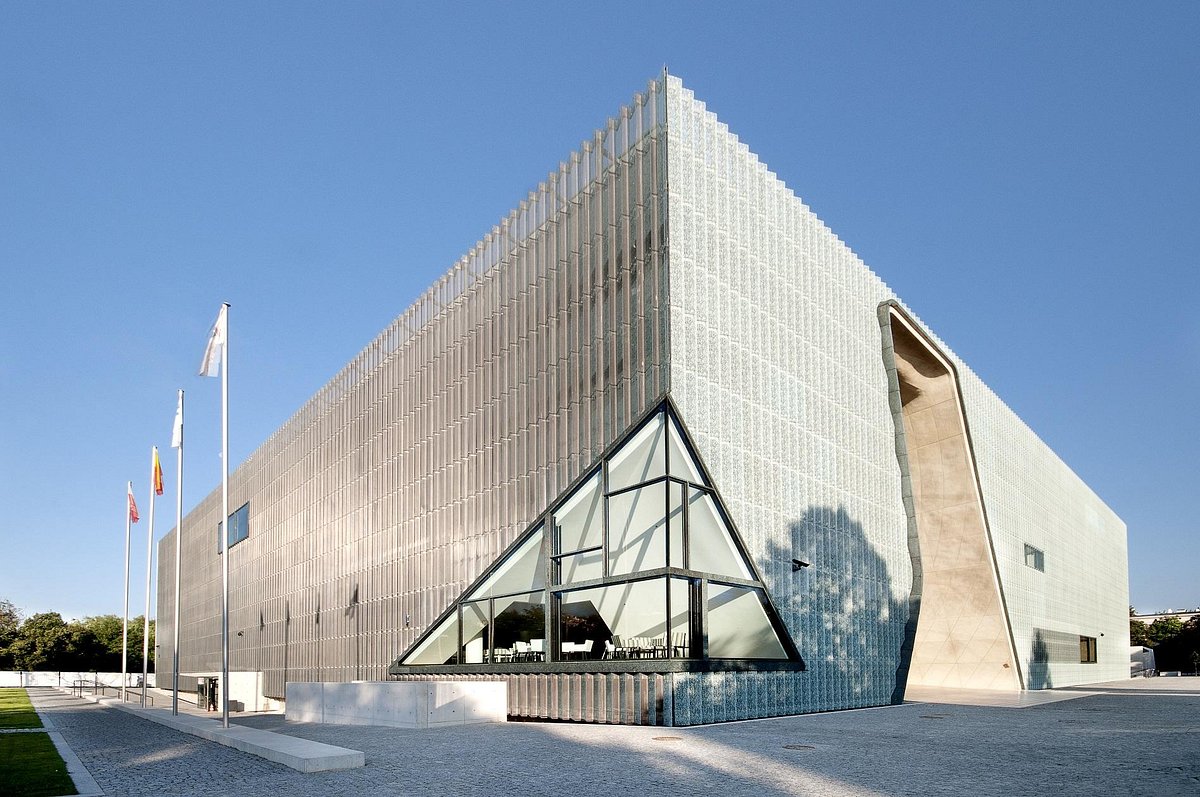 POLIN Museum of the History of Polish Jews — Oficiais