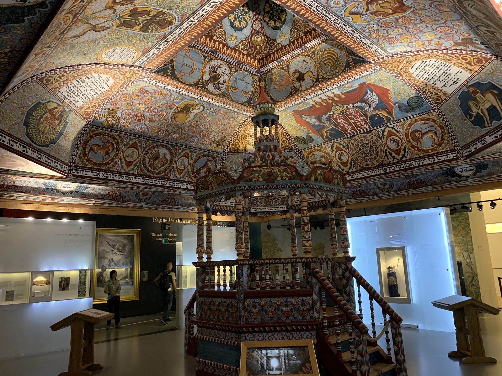 POLIN Museum of the History of Polish Jews — Oficiais