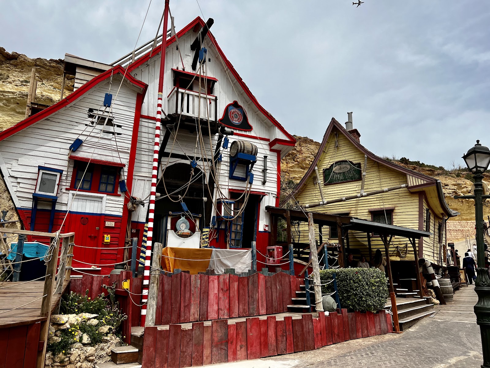 Popeye Village Comic Museum — Oficiais