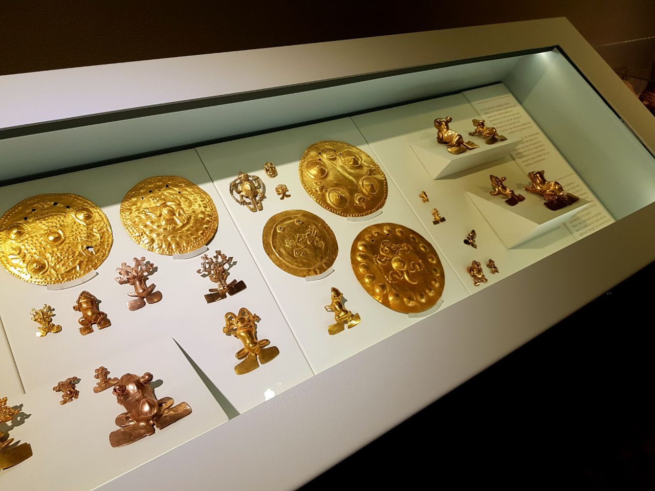 Pre-Columbian Gold Museum — Oficiais