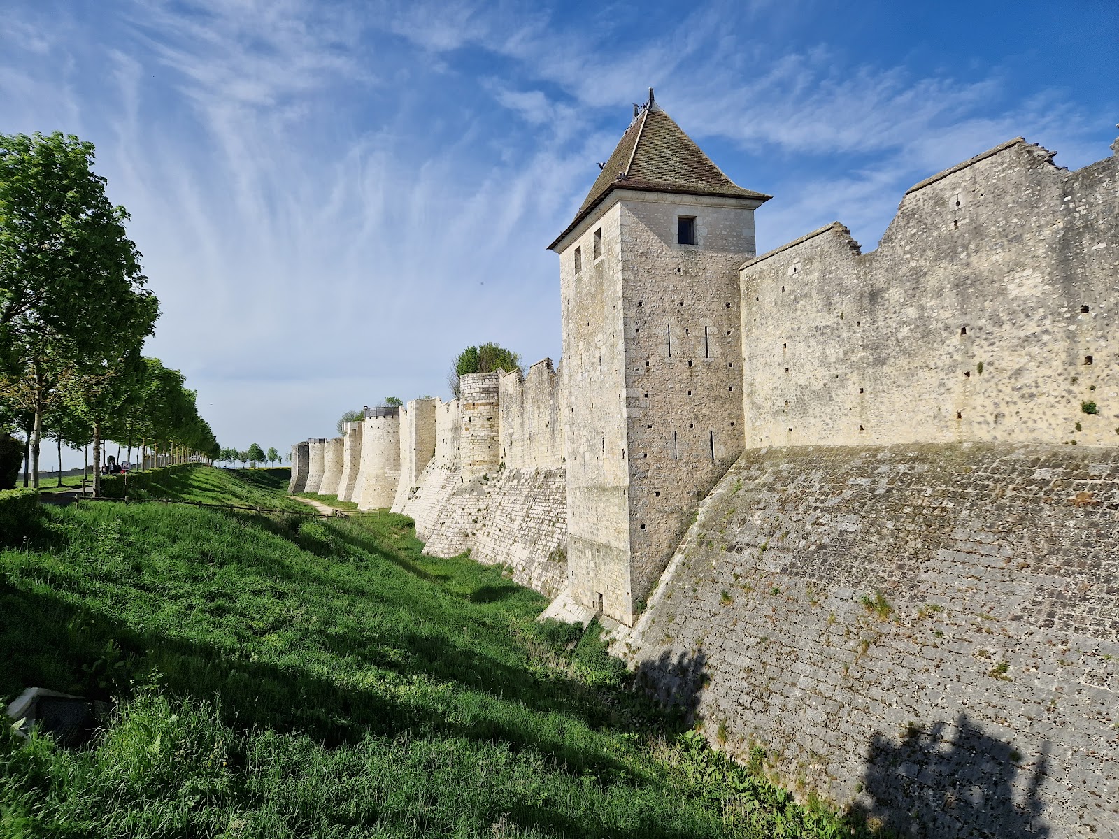 Provins Rempart — Oficiais