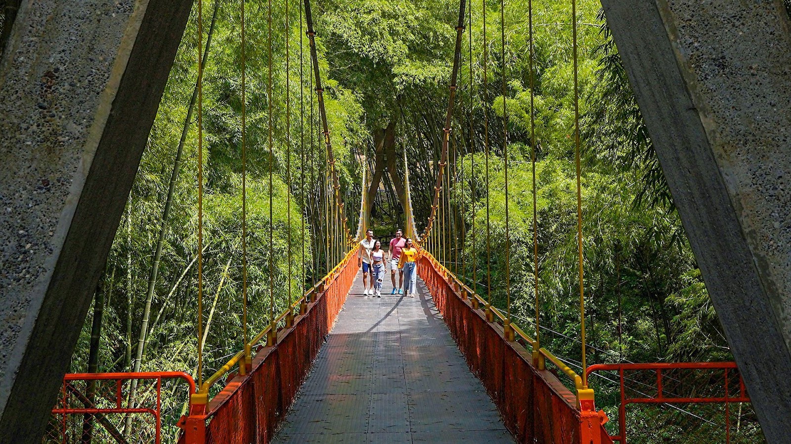 Puente Colgante — Oficiais