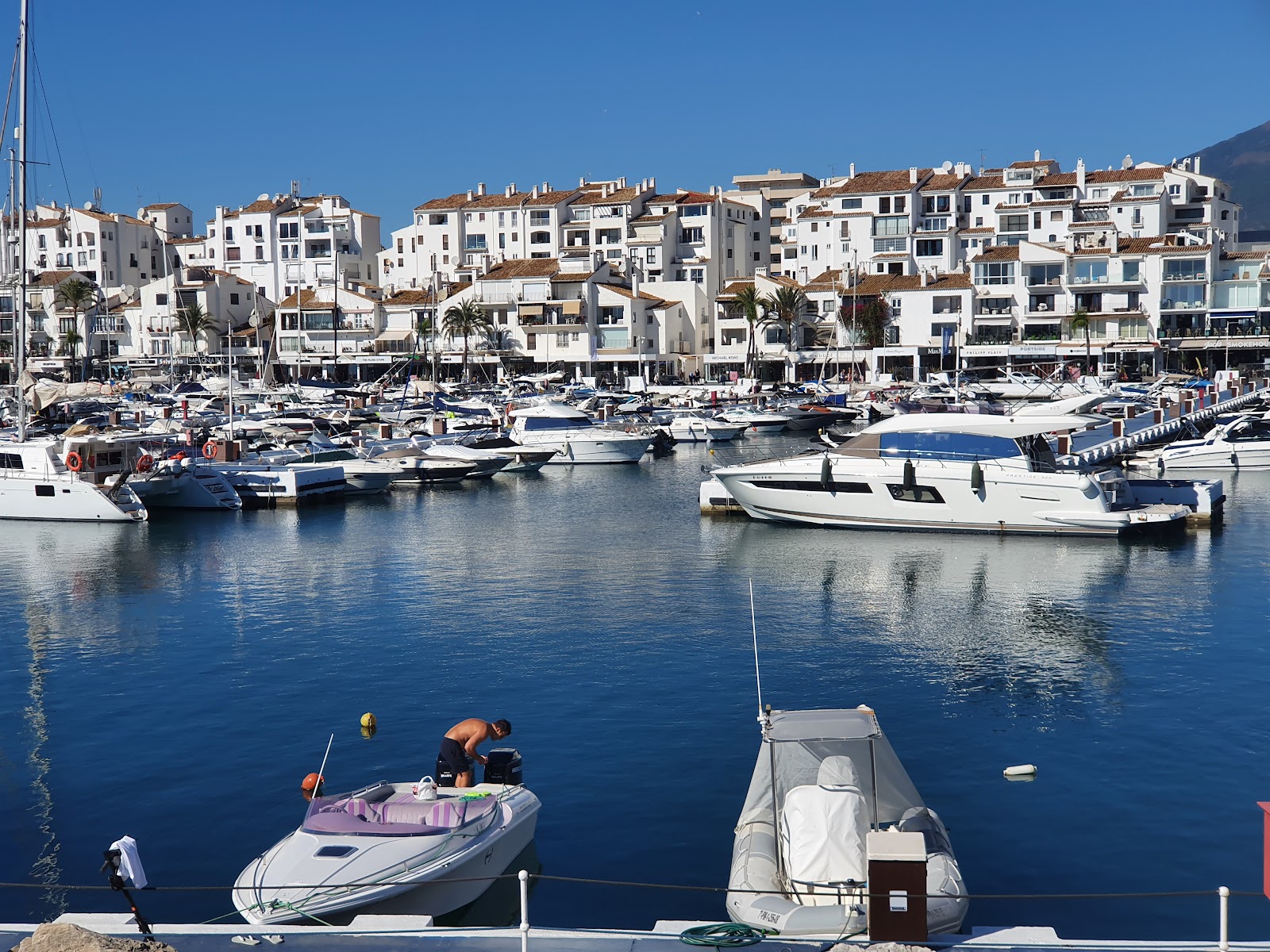 Puerto Banús — Oficiais