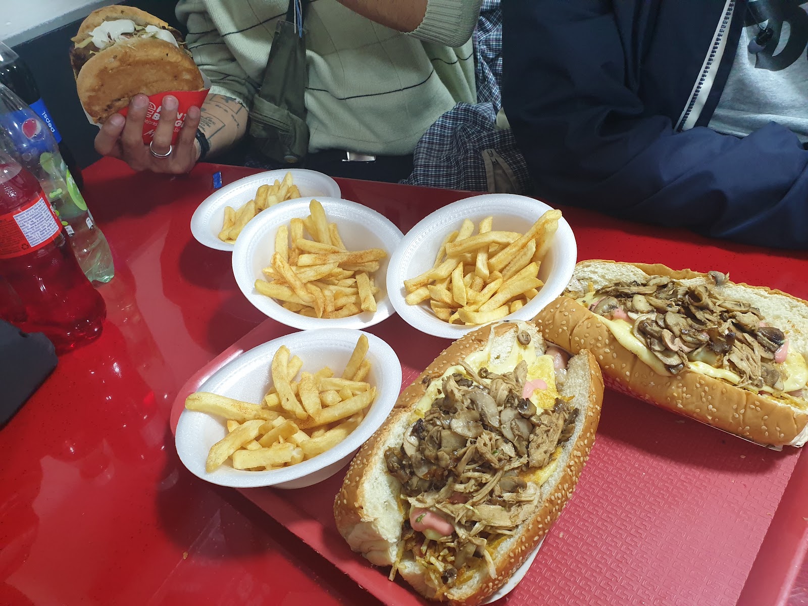 Punto de Comida — Oficiais