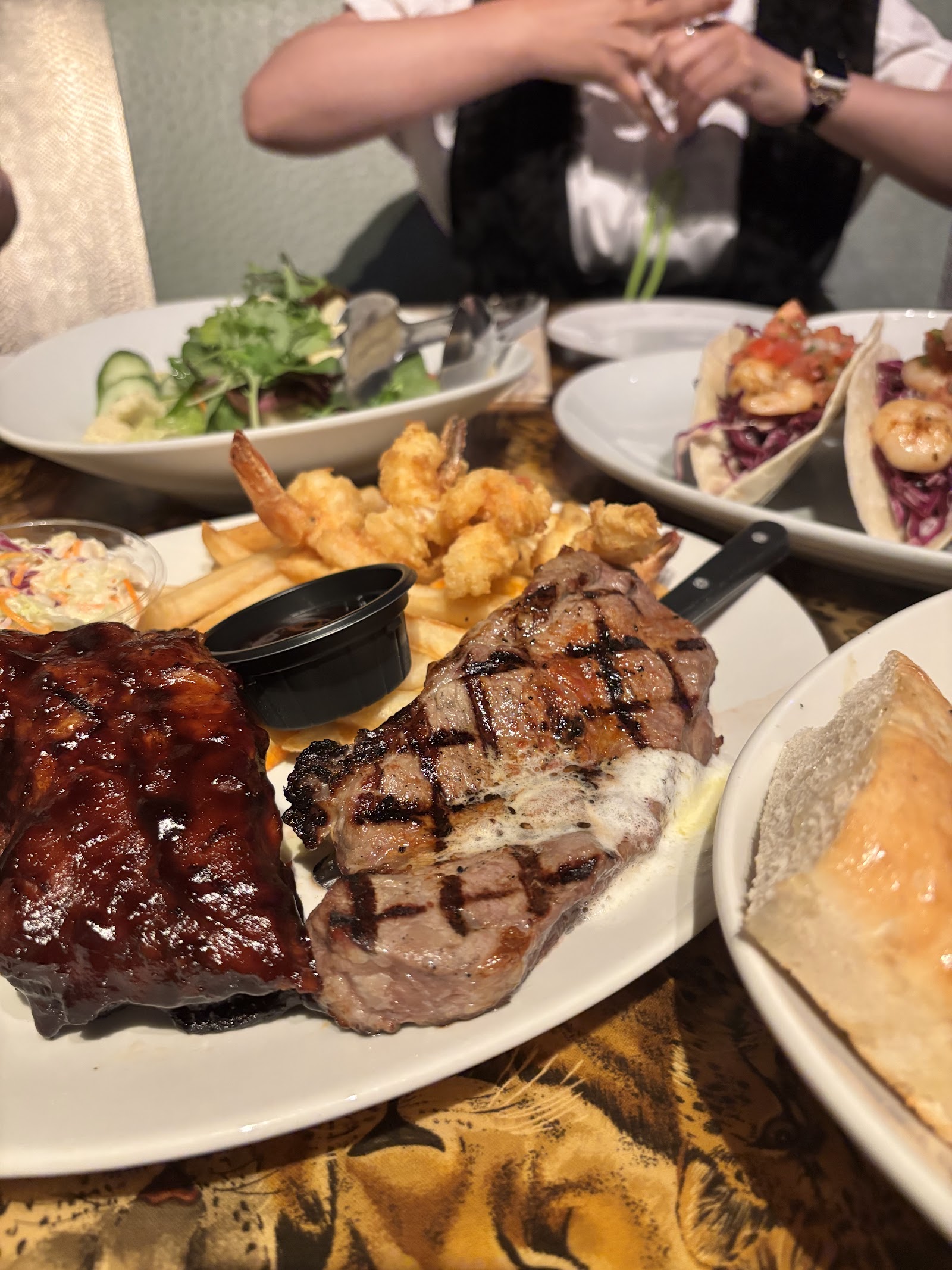 Rainforest Cafe — Oficiais