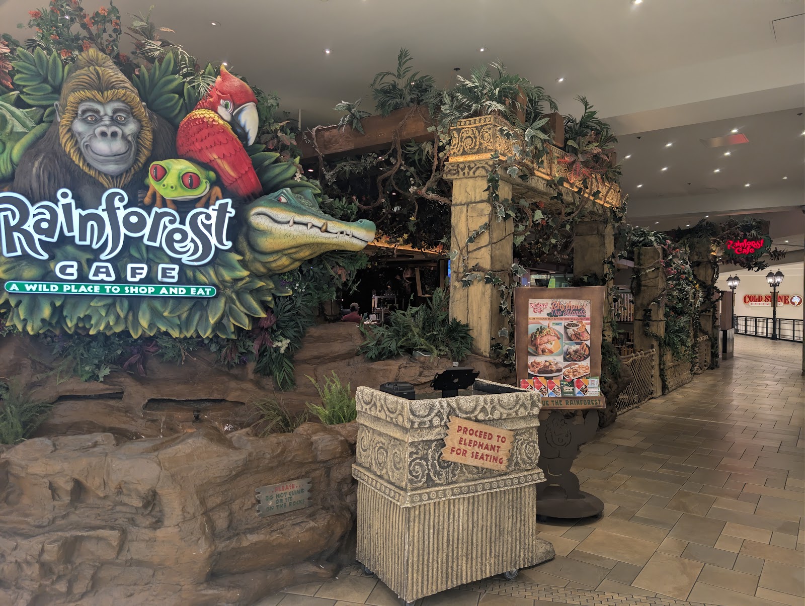 Rainforest Cafe — Oficiais