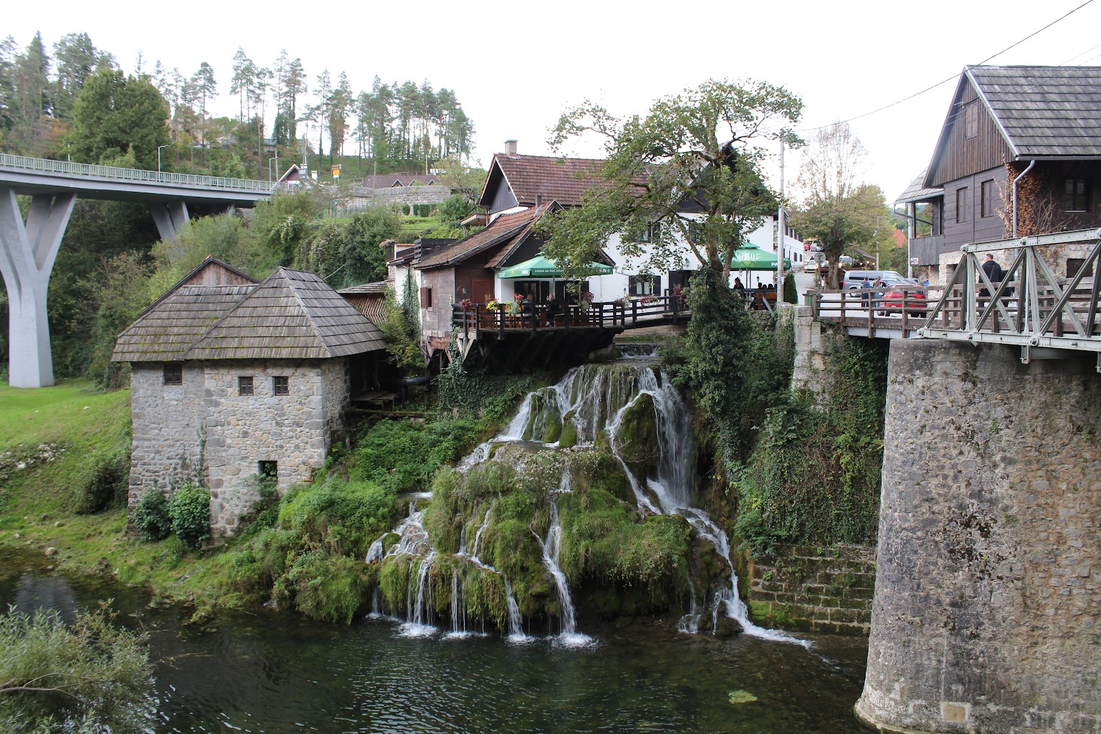 Rastoke — Oficiais