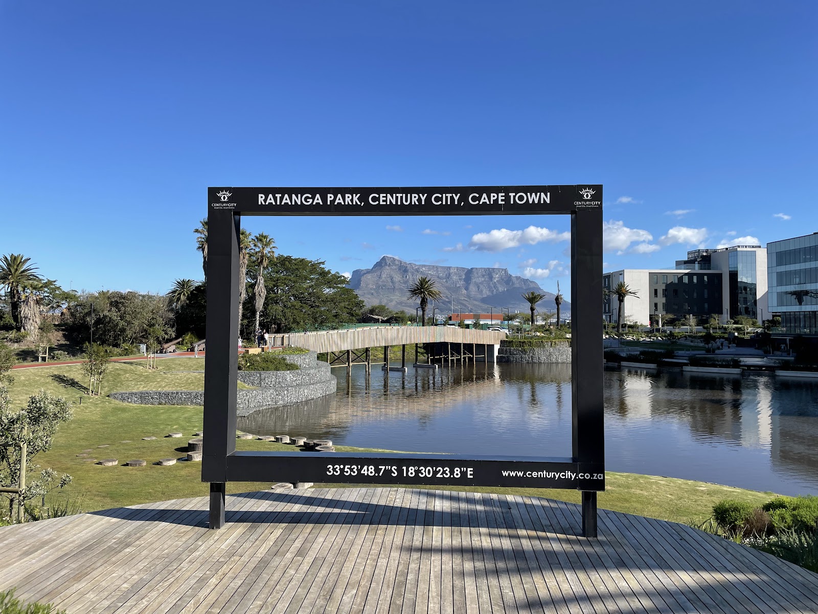 Ratanga Park — Oficiais
