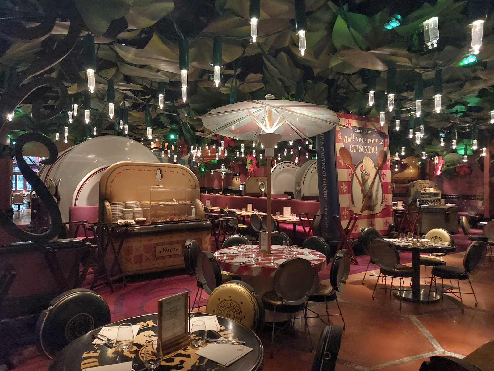 Ratatouille: L'Aventure Totalement Toquée de Rémy — Oficiais