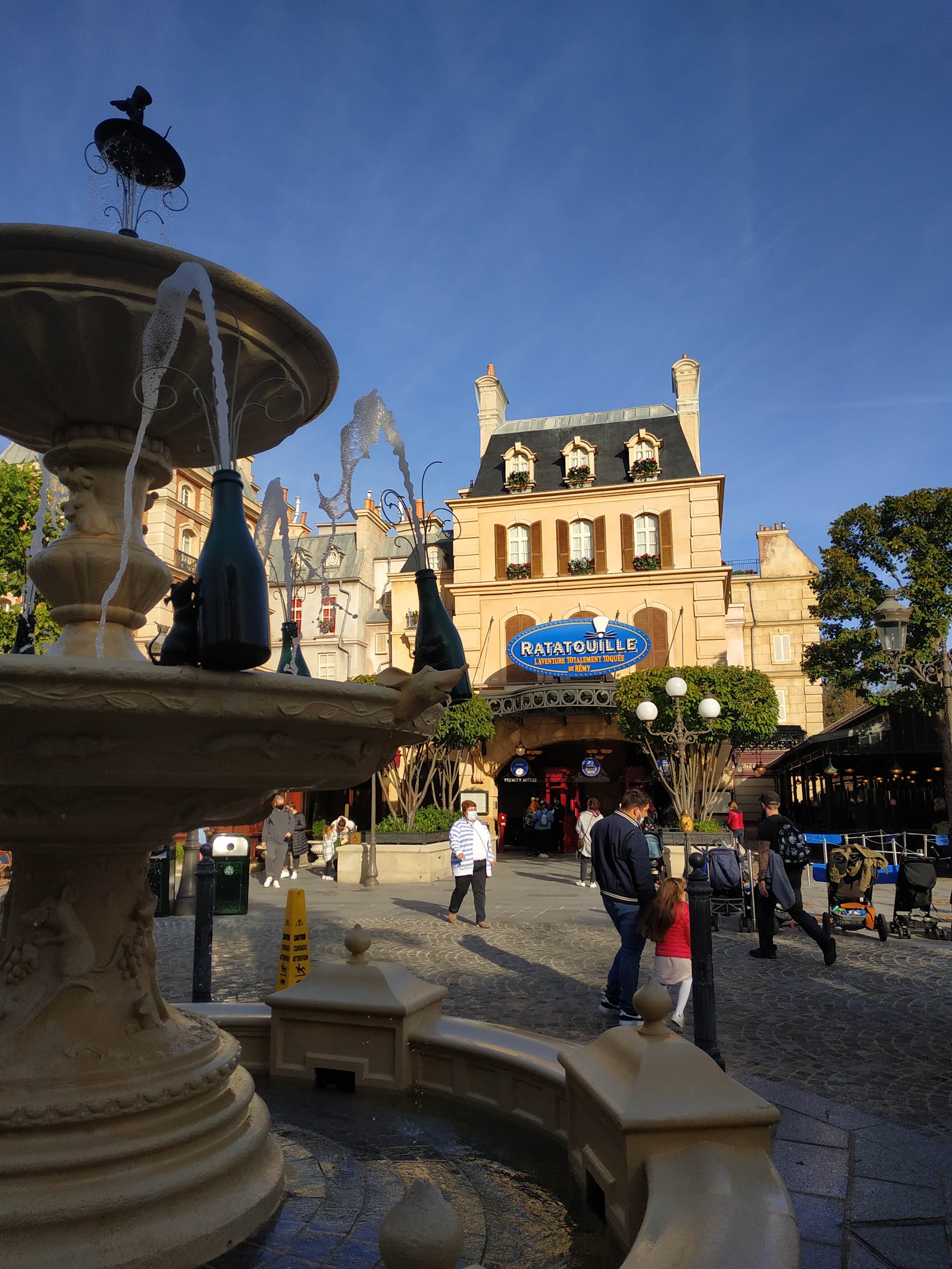 Ratatouille: L'Aventure Totalement Toquée de Rémy — Oficiais