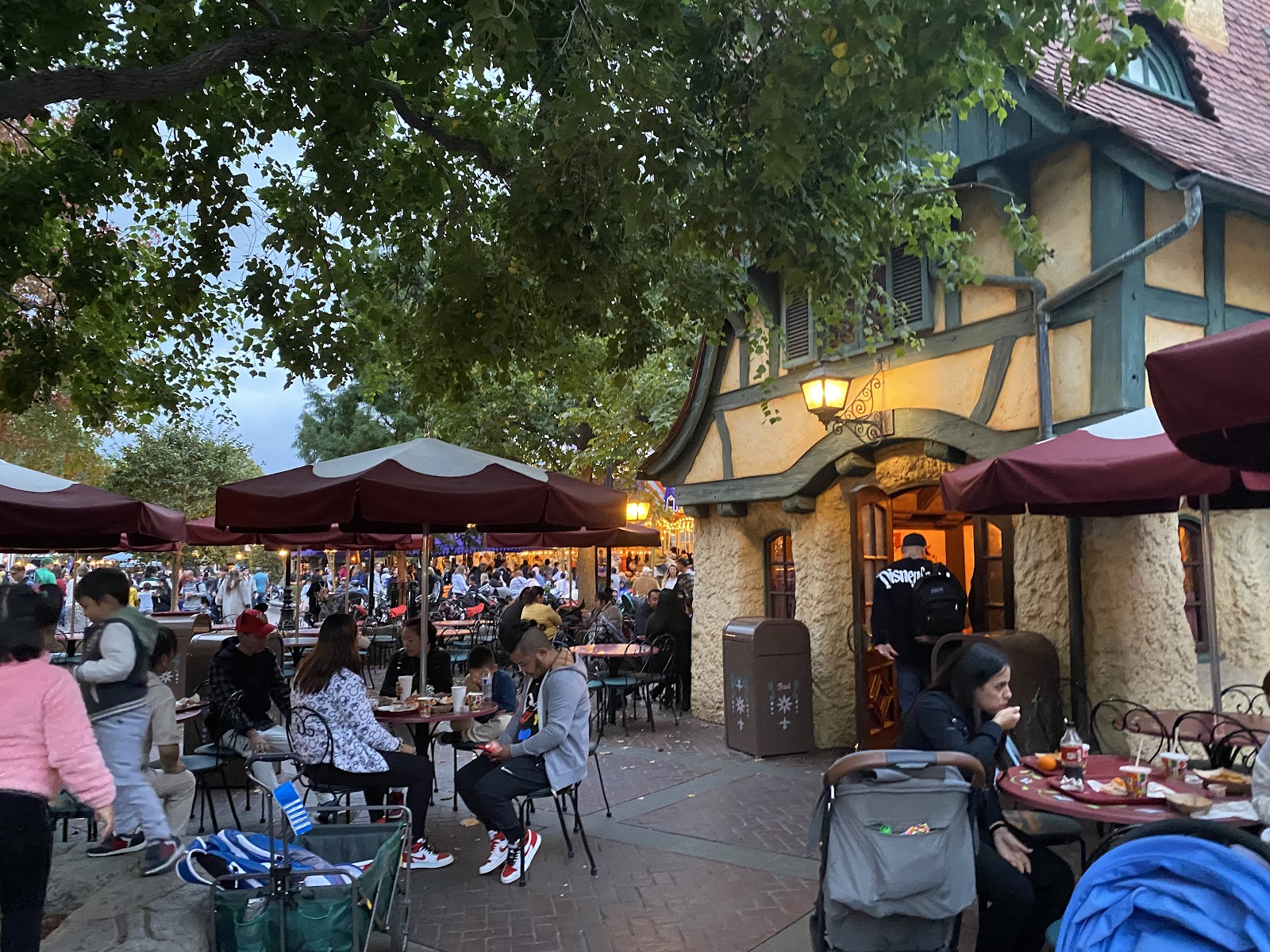 Red Rose Taverne
