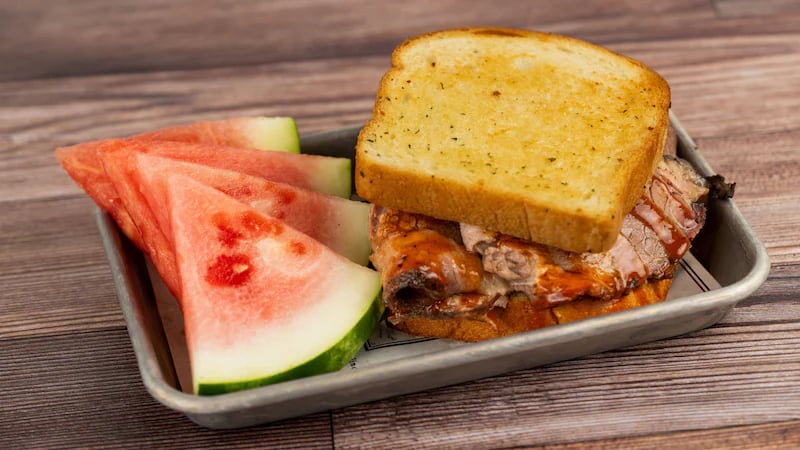 Regal Eagle Smokehouse: Craft Drafts & Barbecue — Oficiais
